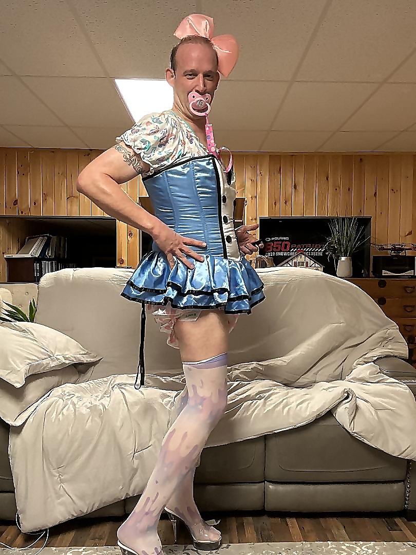 sissy-baby-girl-005-holiday-fancy-dress