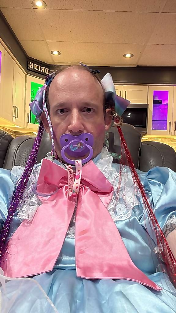 13-Pink-bow-and-pacifier-close-up